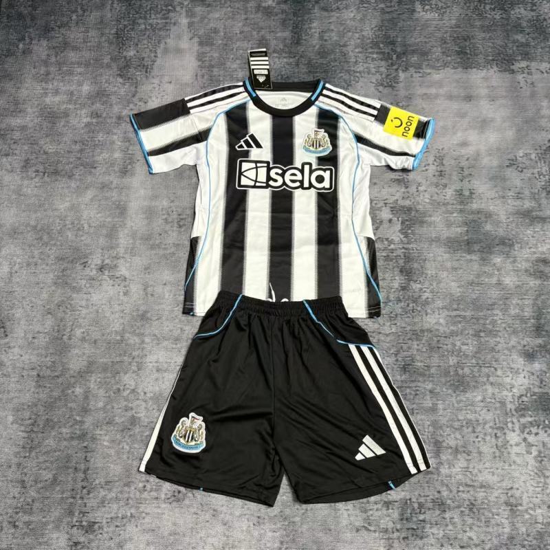 Conjunto Newcastle 25/26 Home - Branco e preto