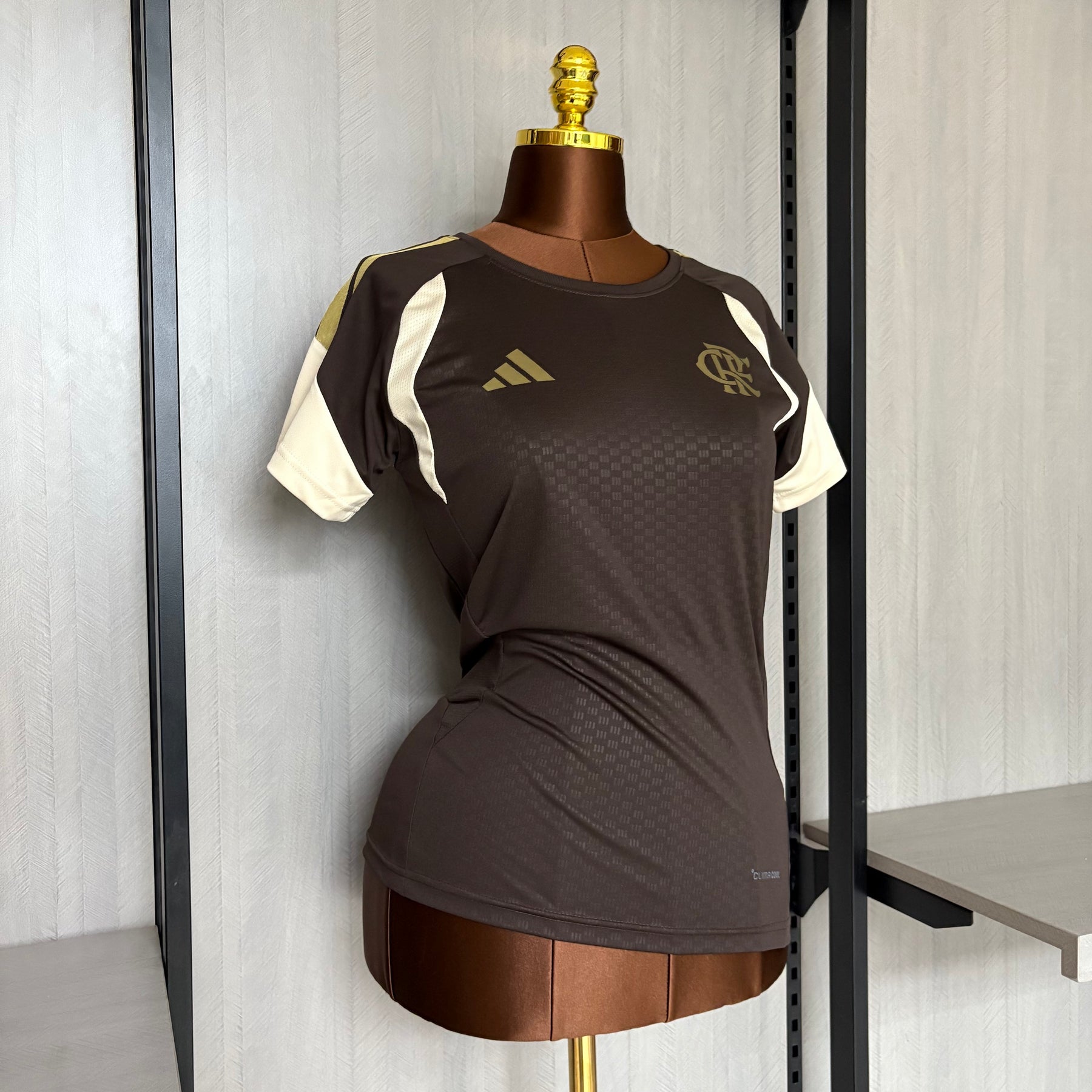 Camisa Flamengo Treino Comissão 2026 - Feminina Baby Look Marrom