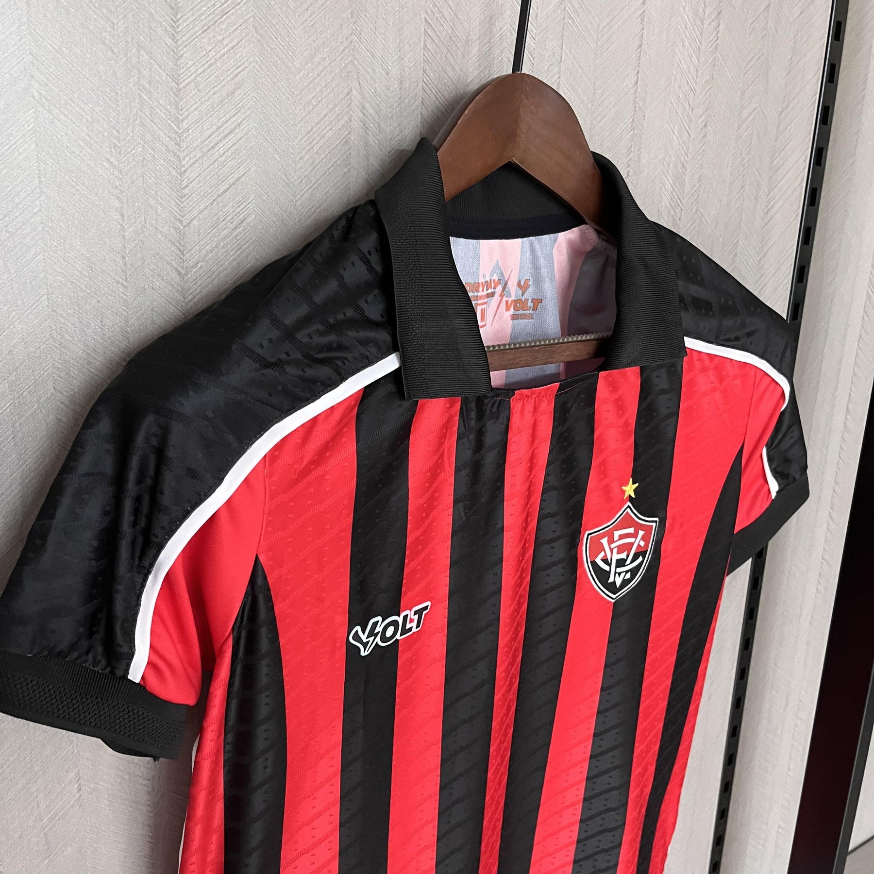 Camisa Vitória Titular 25/26 - Versão Feminina Baby Look