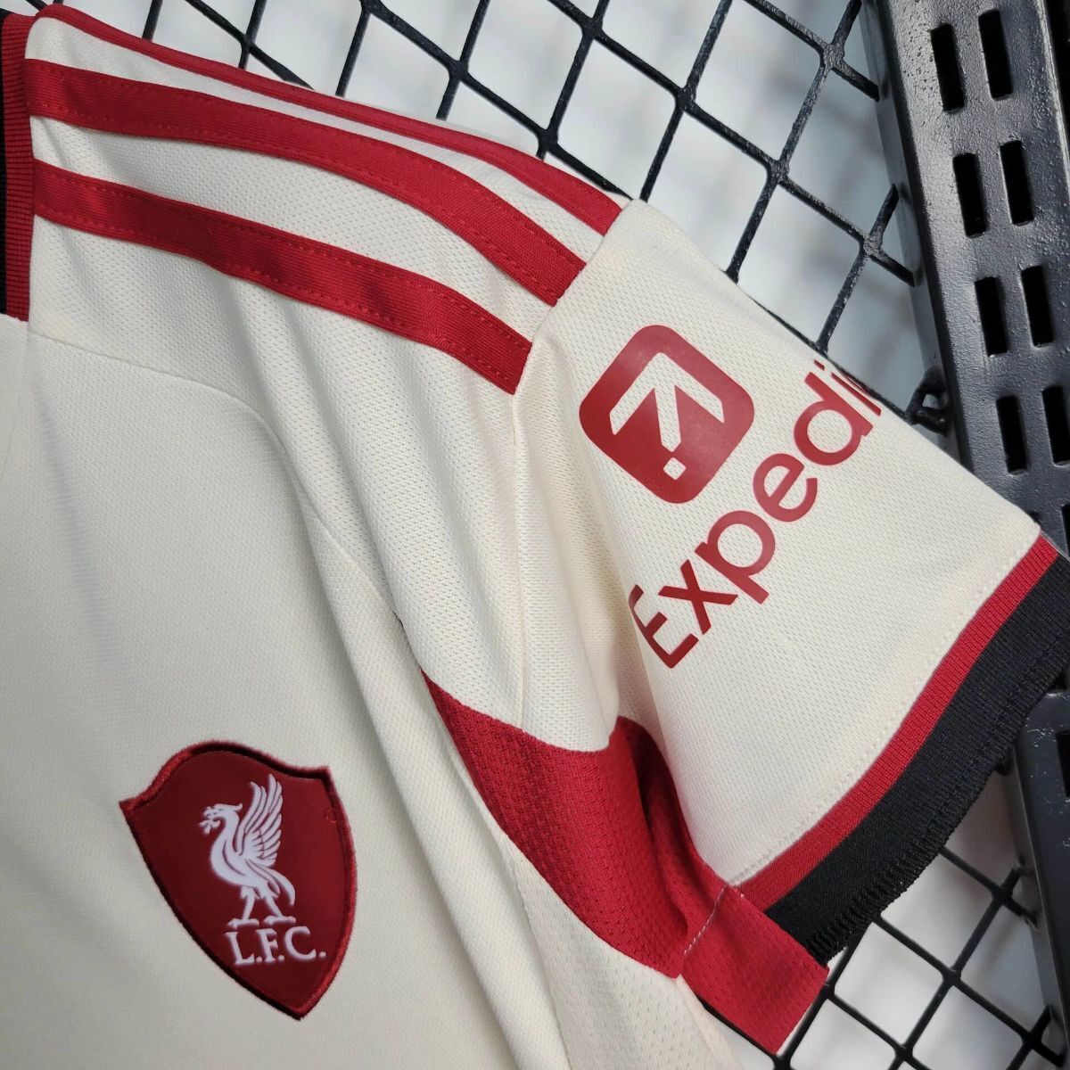 Camisa Liverpool Away 25/26 - Versão Feminina Baby Look