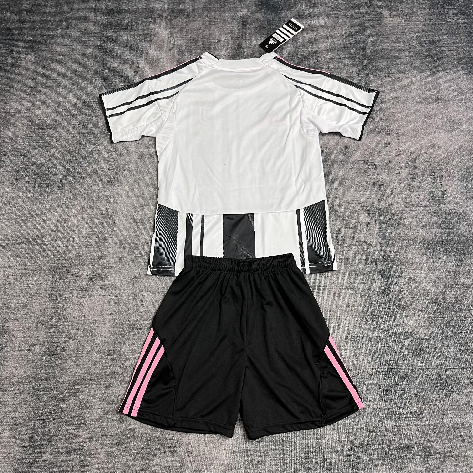 Conjunto Infantil Juventus Titular 25/26 - Preto e Rosa