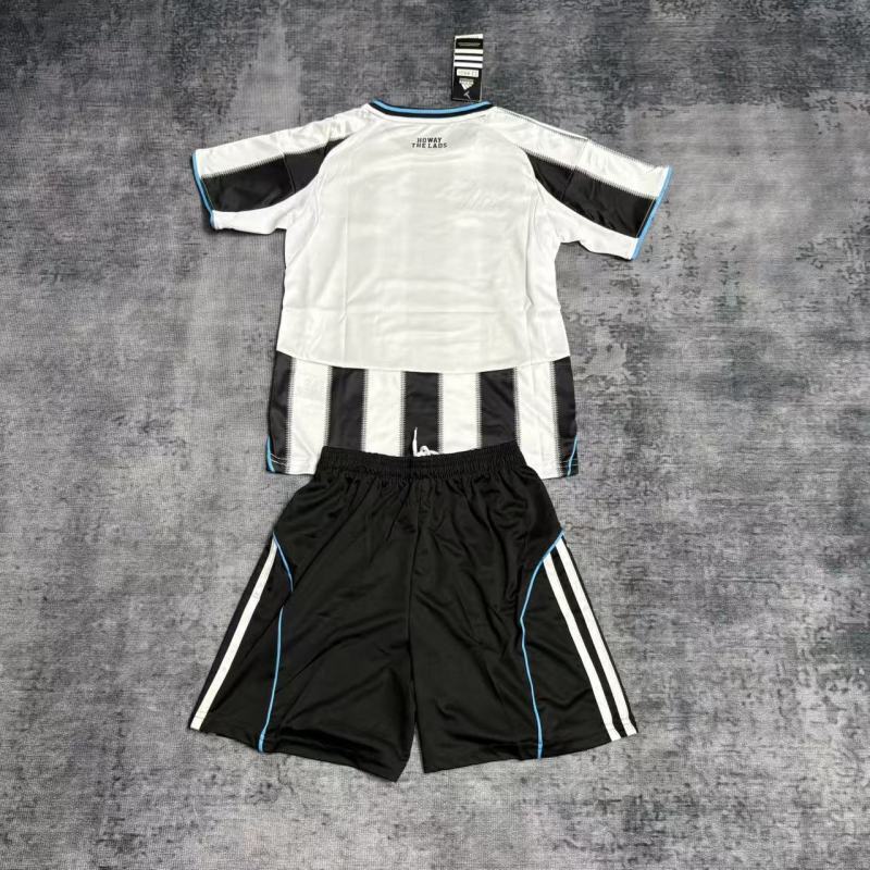 Conjunto Newcastle 25/26 Home - Branco e preto