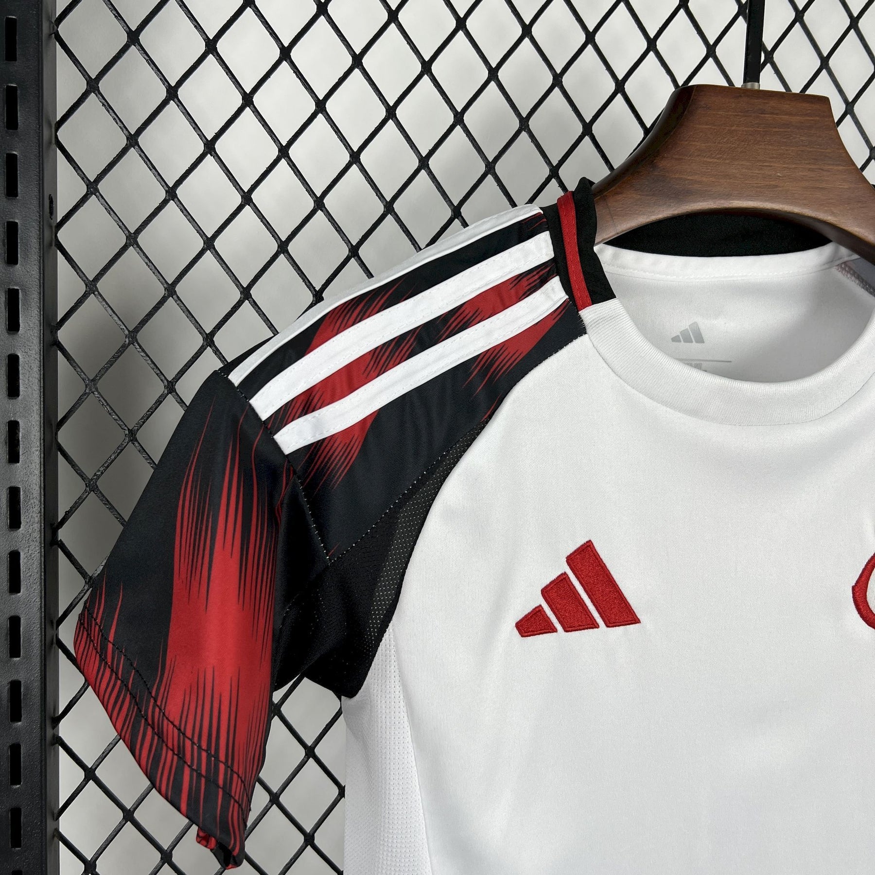 Conjunto Flamengo Home 25/26 - Preto e vermelho