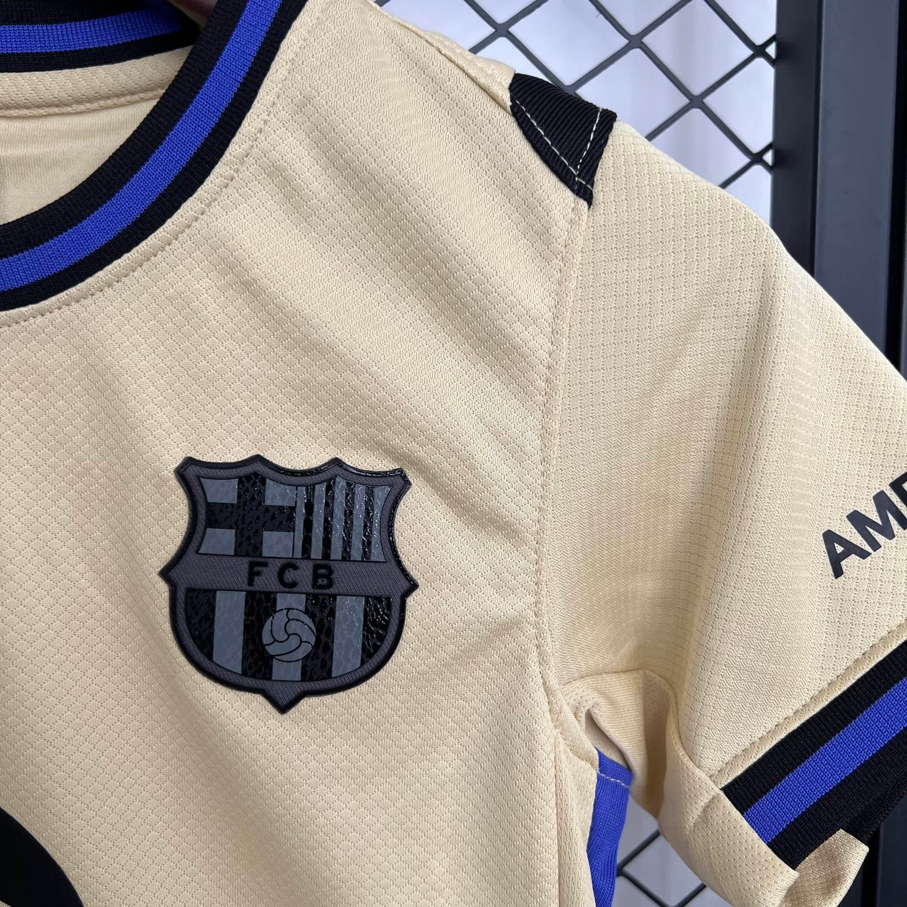Conjunto Infantil Barcelona Fora 25/26 - Bege