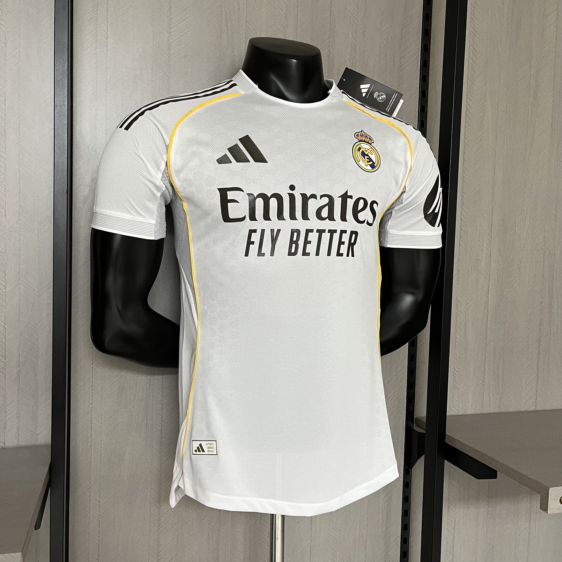 Camisa Real Madrid Titular 2025/26 - Versão Jogador Branco e Dourado