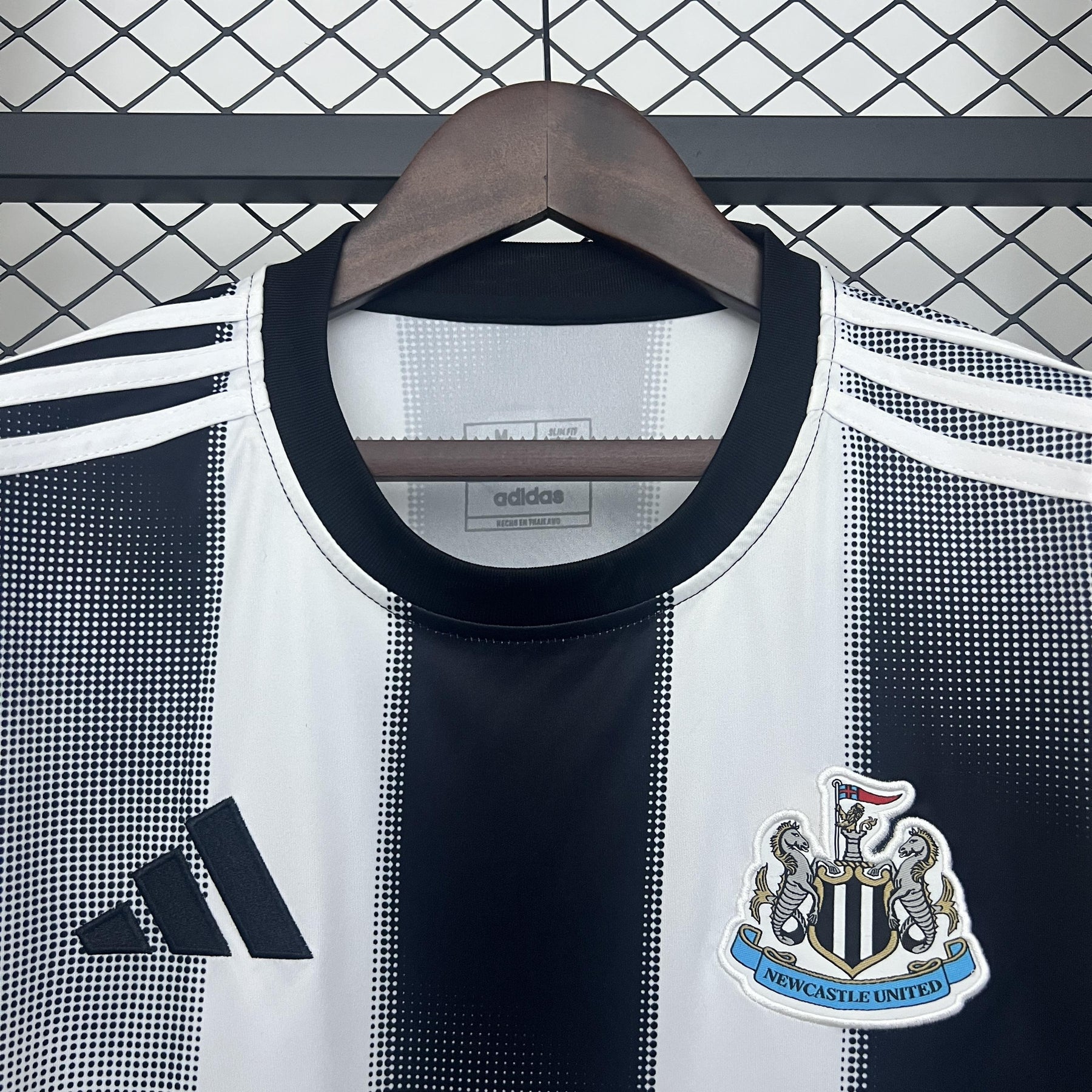 Camisa NewCastle Titular 25/26 - Preta e Branco