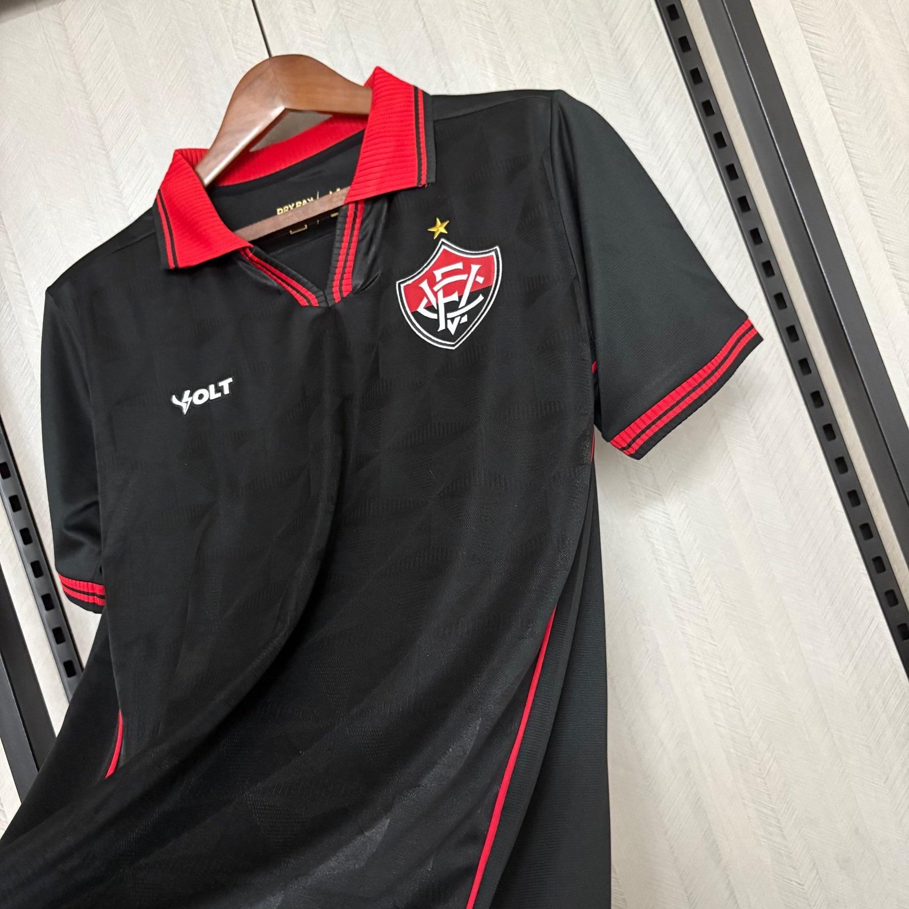 Camisa Vitória Reserva 25/26 - Preta e vermelho