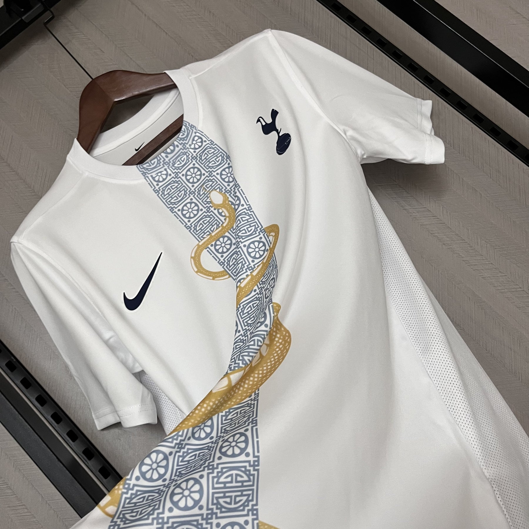 Camisa Tottenham Edição Especial 25/26 - Branca