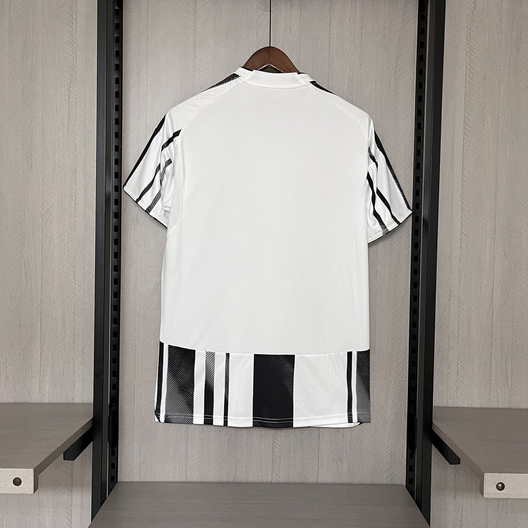 Camisa Juventus Titular 25/26 - Preto e Rosa