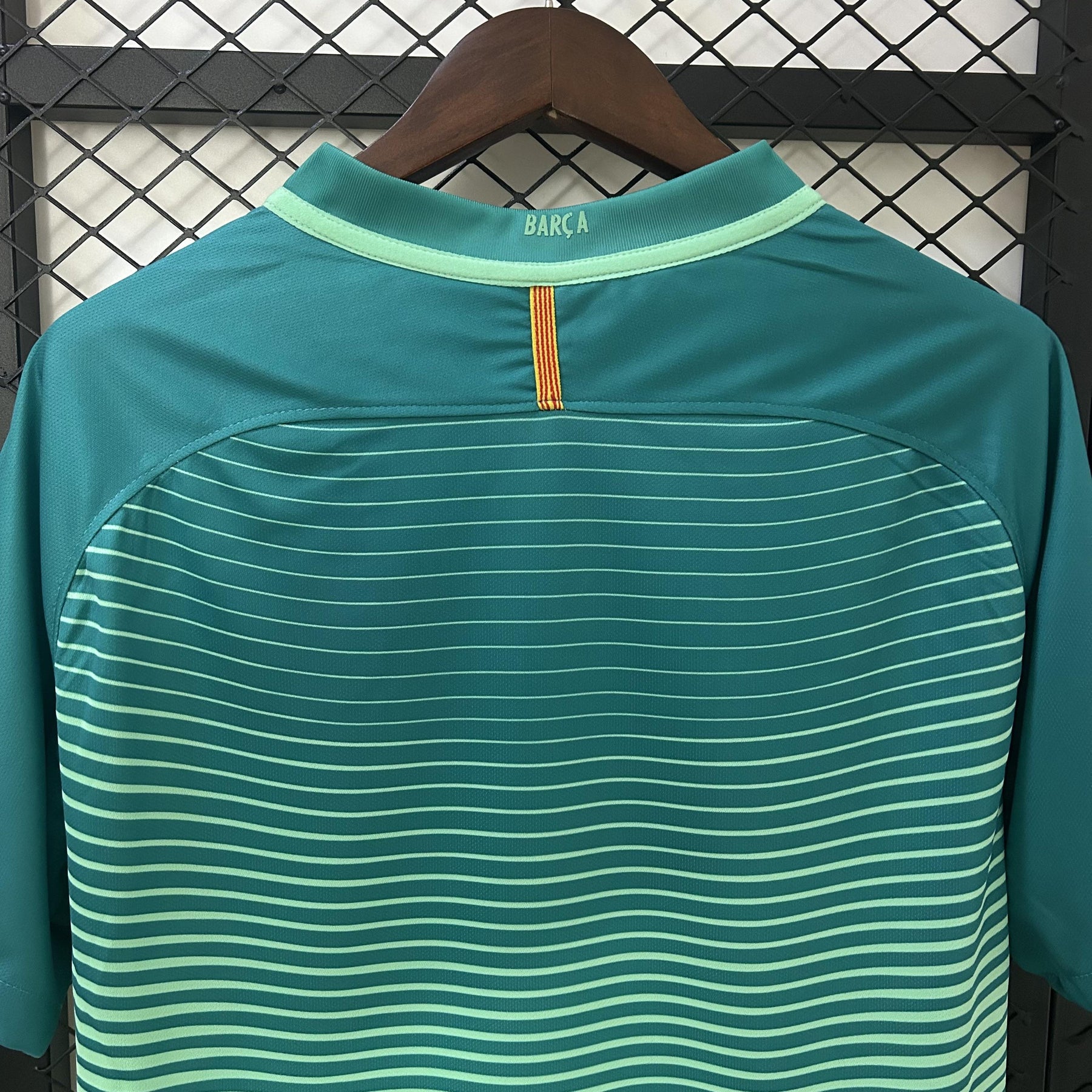 Camisa Barcelona III 16/17 - Versão Retro Verde