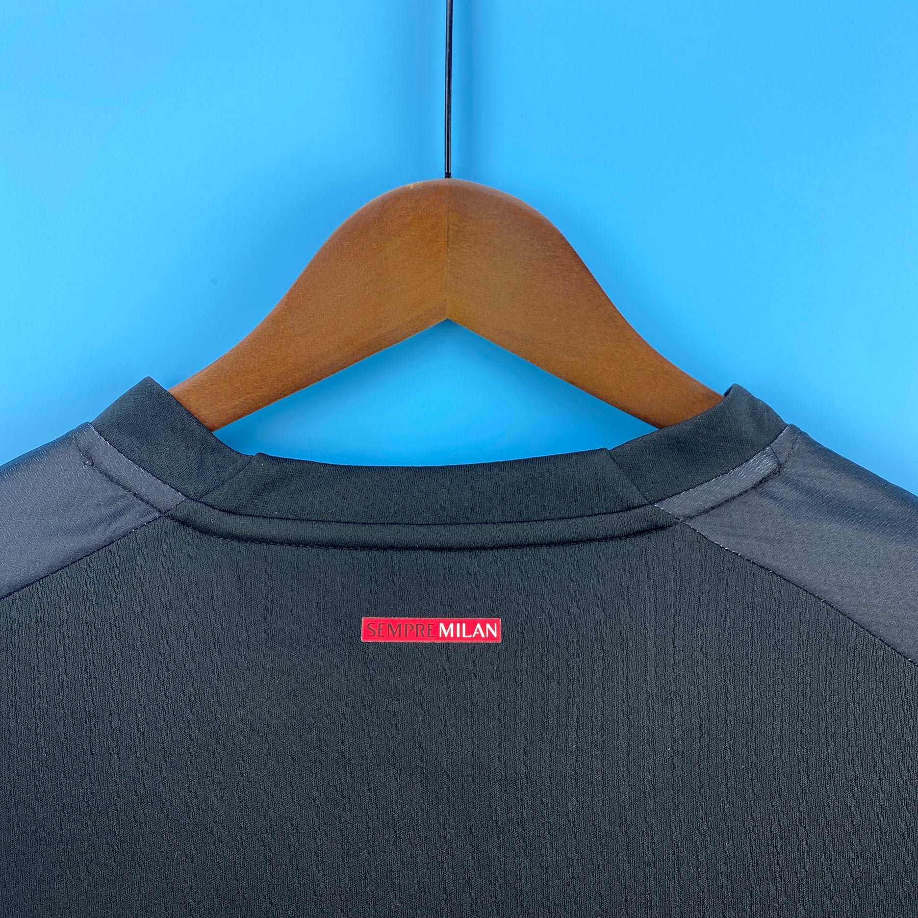 Camisa Milan Home 22/23 - Vermelho e Preto