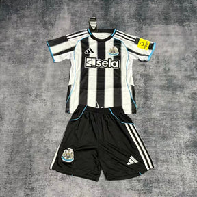 Conjunto Newcastle 25/26 Home - Branco e preto