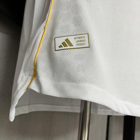 Camisa Real Madrid Titular 2025/26 - Versão Jogador Branco e Dourado