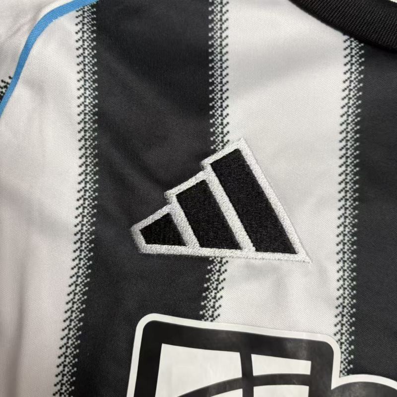 Conjunto Newcastle 25/26 Home - Branco e preto