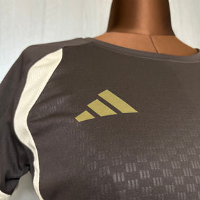 Camisa Flamengo Treino Comissão 2026 - Feminina Baby Look Marrom