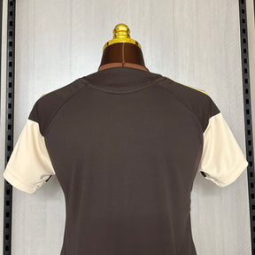 Camisa Flamengo Treino Comissão 2026 - Feminina Baby Look Marrom