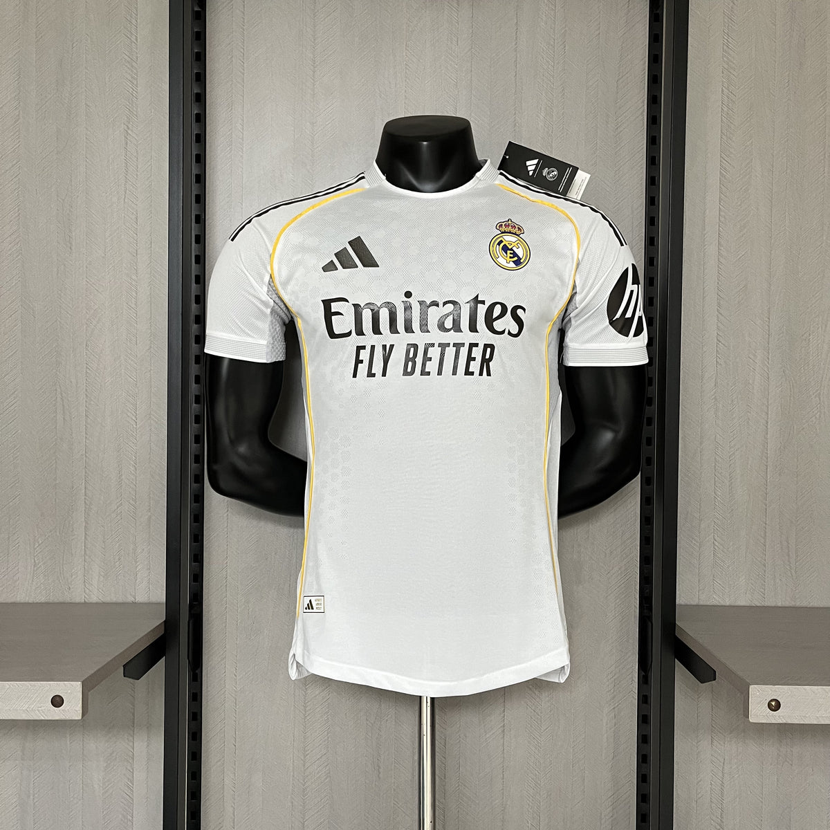 Camisa Real Madrid Titular 2025/26 - Versão Jogador Branco e Dourado