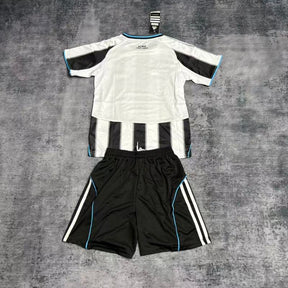 Conjunto Newcastle 25/26 Home - Branco e preto
