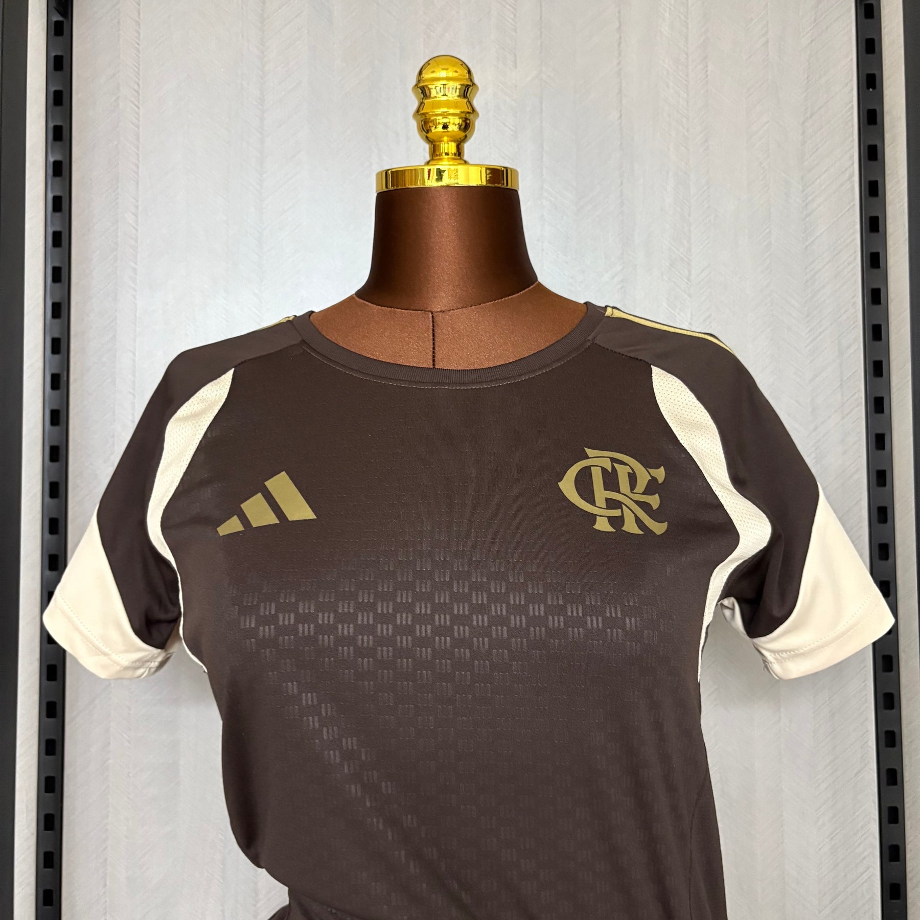 Camisa Flamengo Treino Comissão 2026 - Feminina Baby Look Marrom