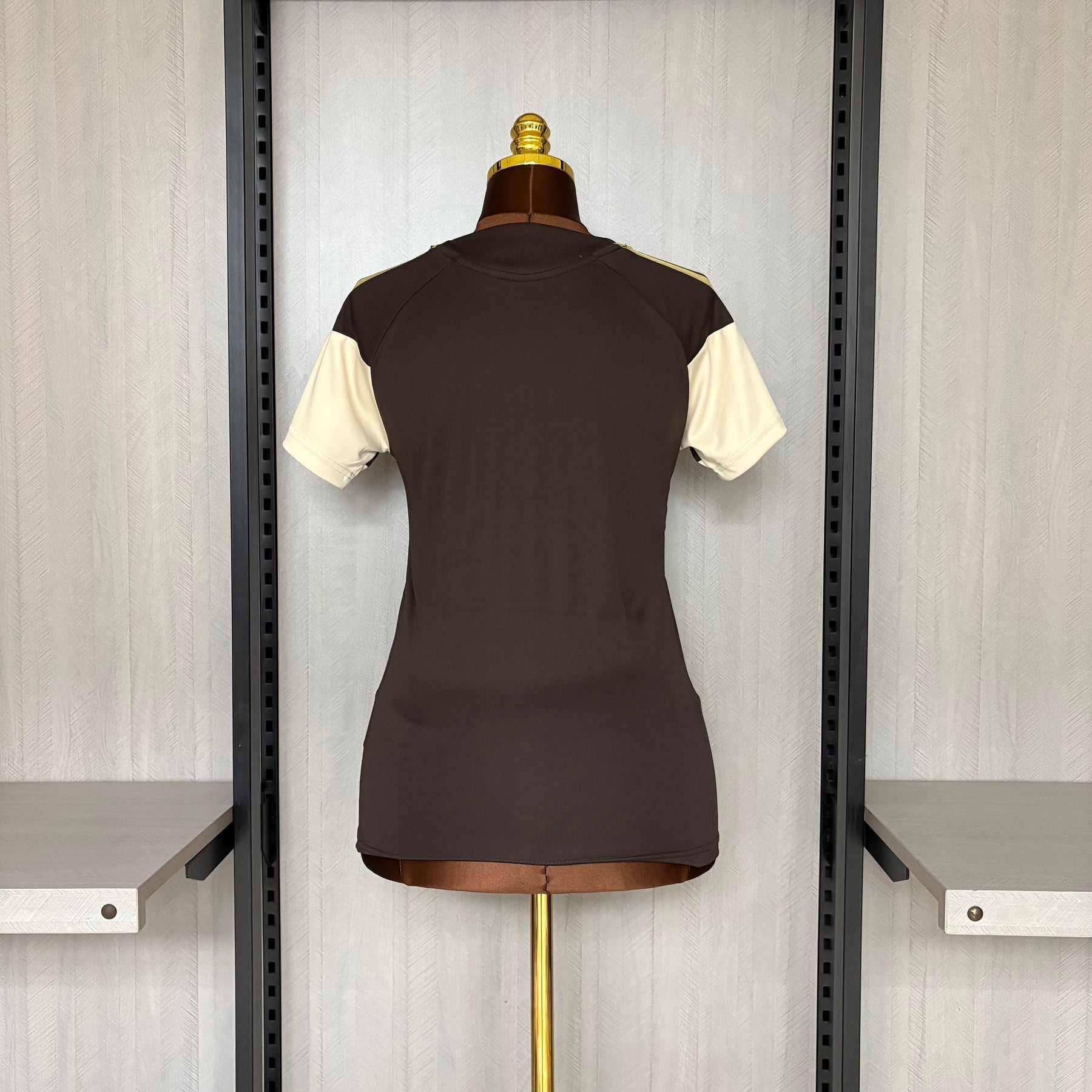 Camisa Flamengo Treino Comissão 2026 - Feminina Baby Look Marrom