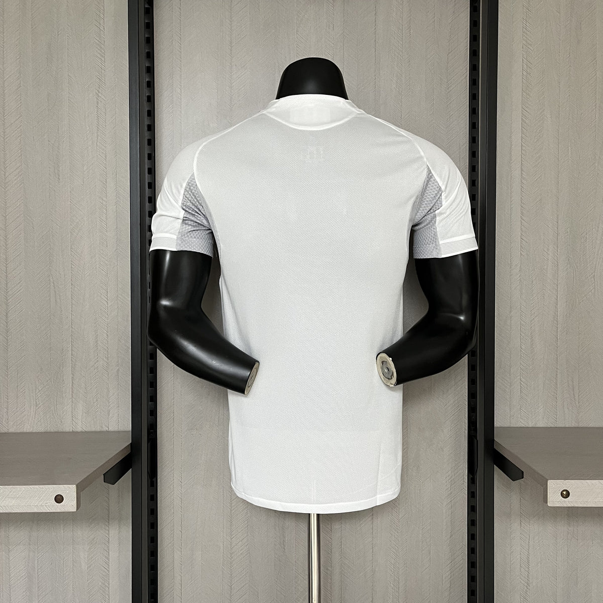 Camisa Real Madrid Titular 2025/26 - Versão Jogador Branco e Dourado