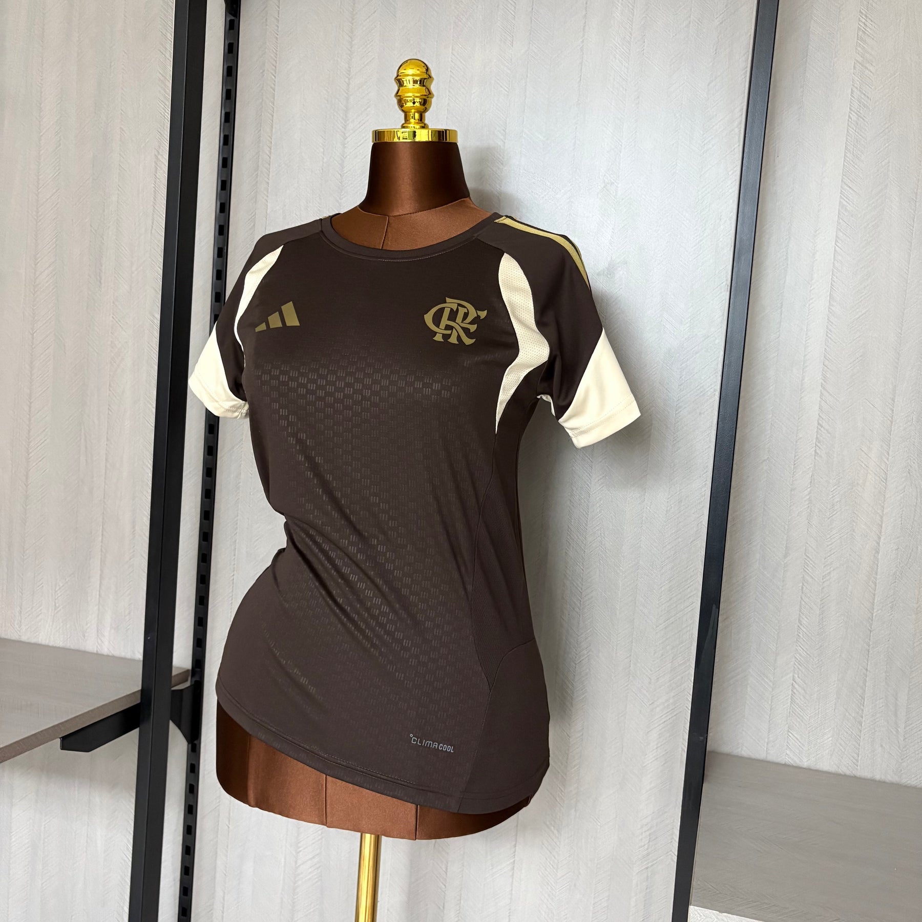 Camisa Flamengo Treino Comissão 2026 - Feminina Baby Look Marrom