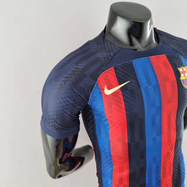 Camisa Barcelona Home 22/23 Jogador Nike Masculina - Azul Marinho, Azul Royal e Vermelho