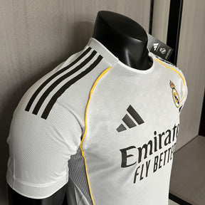 Camisa Real Madrid Titular 2025/26 - Versão Jogador Branco e Dourado